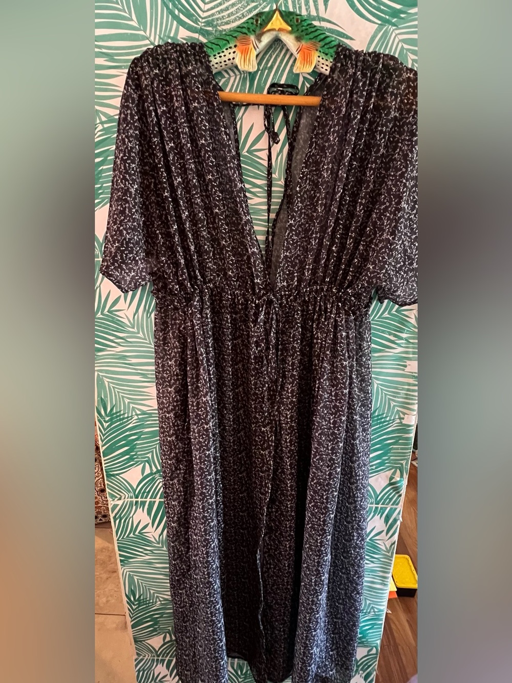 Cupshe flared sleeve v neck ditsy dress Black Speckled maxi sz S NWOT